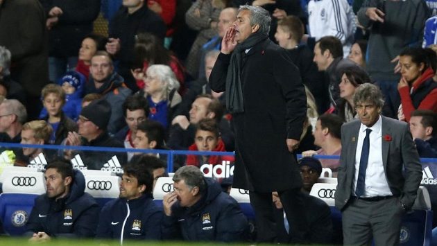 Trenér Chelsea José Mourinho prožíval nedělní derby s Manchesterem City znovu hodně emotivně. Trenér Chelsea José Mourinho prožíval nedělní derby s Manchesterem City znovu hodně emotivně.