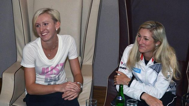 České tenistky Denisa Allertová (vpravo) a Tereza Smitková. České tenistky Denisa Allertová (vpravo) a Tereza Smitková.