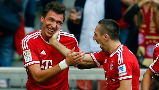 Mario Mandžukič a Franck Ribéry budou znovu patřit k největším útočním zbraním Bayernu Mnichov v úterním utkání Ligy mistrů v Plzni. Mario Mandžukič a Franck Ribéry budou znovu patřit k největším útočním zbraním Bayernu Mnichov v úterním utkání Ligy mistrů v Plzni.