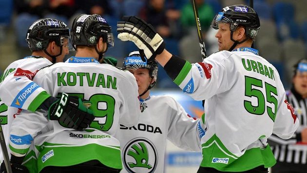 Hráči Mladé Boleslavi se radují z gólu v Chomutově. Zleva Ondřej Dlapa, Oldrich Kotvan, Pavel Kousal a Tomáš Urban. Hráči Mladé Boleslavi se radují z gólu v Chomutově. Zleva Ondřej Dlapa, Oldrich Kotvan, Pavel Kousal a Tomáš Urban.