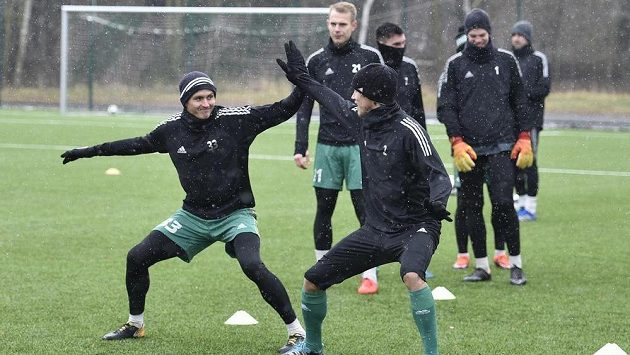 Klokani zahájili přípravu v Praze-Uhříněvsi. V popředí zleva Lukáš Hůlka a Michal Švec, za nimi další posila Lukáš Pokorný. Klokani zahájili přípravu v Praze-Uhříněvsi. V popředí zleva Lukáš Hůlka a Michal Švec, za nimi další posila Lukáš Pokorný.