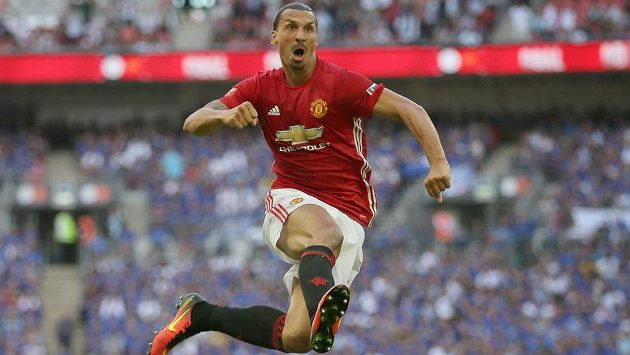 Král jsem já! Zlatan Ibrahimovic začal parádně, hned v prvním zápase trefil Manchesteru United první trofej... Král jsem já! Zlatan Ibrahimovic začal parádně, hned v prvním zápase trefil Manchesteru United první trofej...