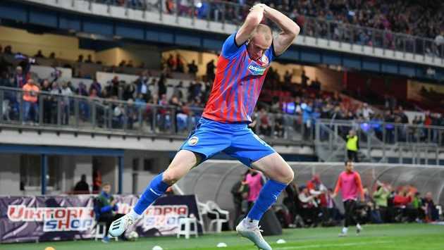 Střelec plzeňského gólu Michael Krmenčík slaví. Střelec plzeňského gólu Michael Krmenčík slaví.