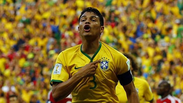Thiago Silva slaví, otevřel skóre. Brazílie vedla nad Kolumbií 1:0. Thiago Silva slaví, otevřel skóre. Brazílie vedla nad Kolumbií 1:0.