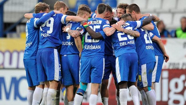 Liberečtí fotbalisté slaví vítězství nad Teplicemi. Liberečtí fotbalisté slaví vítězství nad Teplicemi.