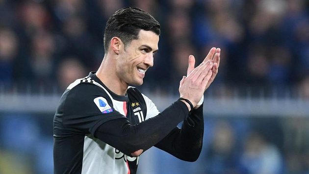 Cristiano Ronaldo byl pošesté vyhlášen nejlepším fotbalistou roku v anketě Globe Soccer Awards. Cristiano Ronaldo byl pošesté vyhlášen nejlepším fotbalistou roku v anketě Globe Soccer Awards.