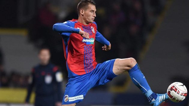 Obránce Viktorie Plzeň Lukáš Hejda během utkání se Spartou. Obránce Viktorie Plzeň Lukáš Hejda během utkání se Spartou.