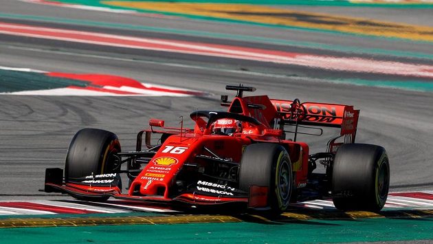 Charles Leclerc s ferrari při testech. Charles Leclerc s ferrari při testech.