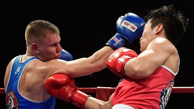 Zdeněk Chládek z Česka (vlevo) a Lim Hjun-čchol z Koreje. Zdeněk Chládek z Česka (vlevo) a Lim Hjun-čchol z Koreje.