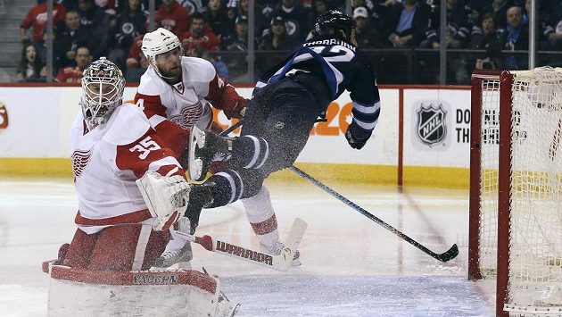 Český hokejista Jakub Kindl (uprostřed). Český hokejista Jakub Kindl (uprostřed).