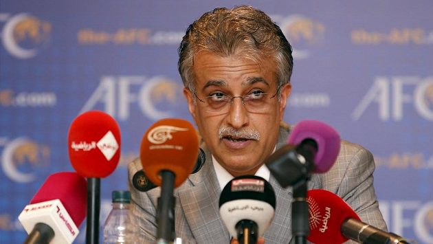 Bahrajnský šejk Salmán bin Ibráhím Chalífa se oficiálně přihlásil jako kandidát na prezidenta FIFA. Bahrajnský šejk Salmán bin Ibráhím Chalífa se oficiálně přihlásil jako kandidát na prezidenta FIFA.