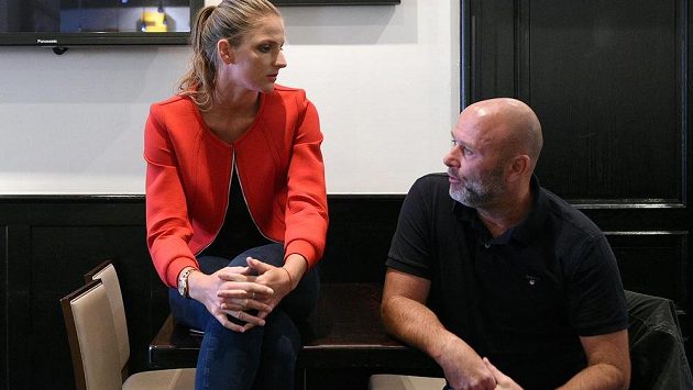 Tenistka Karolína Plíšková ukončila po necelém roce spolupráci s trenérem Davidem Kotyzou (vpravo). Tenistka Karolína Plíšková ukončila po necelém roce spolupráci s trenérem Davidem Kotyzou (vpravo).