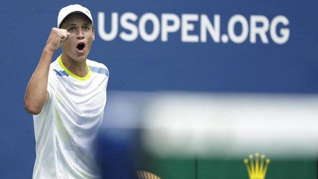 Vítězné gesto Jonáše Forejtka ve finále US Open. Vítězné gesto Jonáše Forejtka ve finále US Open.