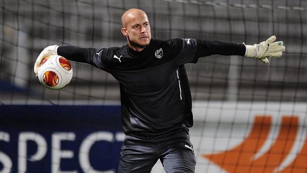 Brankář Viktorie Plzeň Petr Bolek je v Sokolově na hostování. Brankář Viktorie Plzeň Petr Bolek je v Sokolově na hostování.