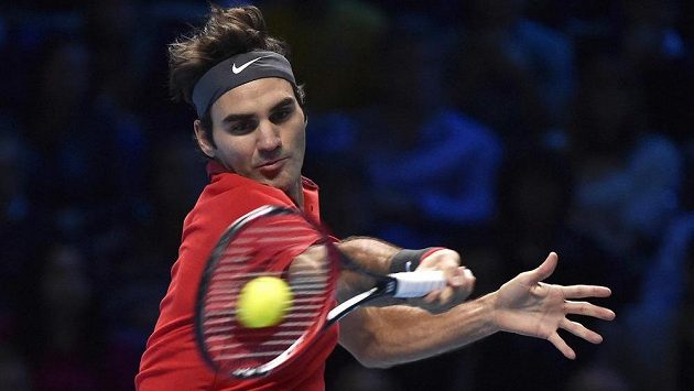 Roger Federer v semifinálovém utkání na Turnaji mistrů v Londýně. Roger Federer v semifinálovém utkání na Turnaji mistrů v Londýně.