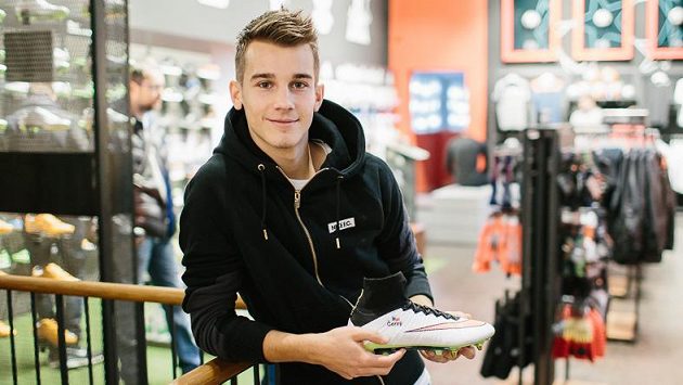 Václav Černý se v Ajaxu chopil své šance. Václav Černý se v Ajaxu chopil své šance.