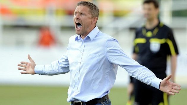 Martin Hašek je rozčílený, na Letné končí. Martin Hašek je rozčílený, na Letné končí.