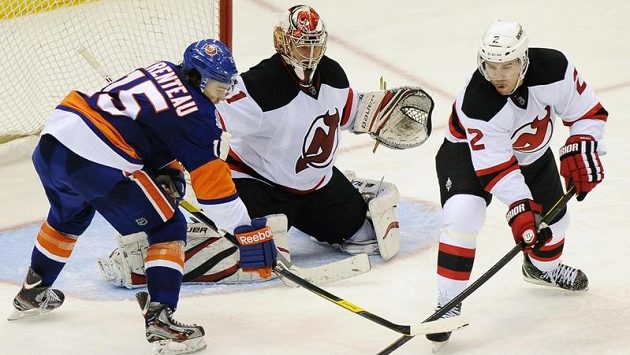 Marek Židlický z New Jersey (vpravo) v zápase proti NY Islanders. Marek Židlický z New Jersey (vpravo) v zápase proti NY Islanders.
