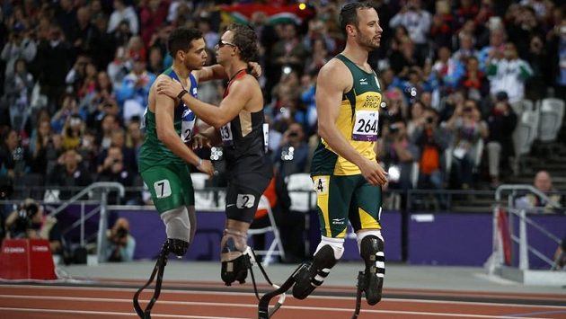 Jihoafričan Oscar Pistorius na paralympijských hrách. Jihoafričan Oscar Pistorius na paralympijských hrách.