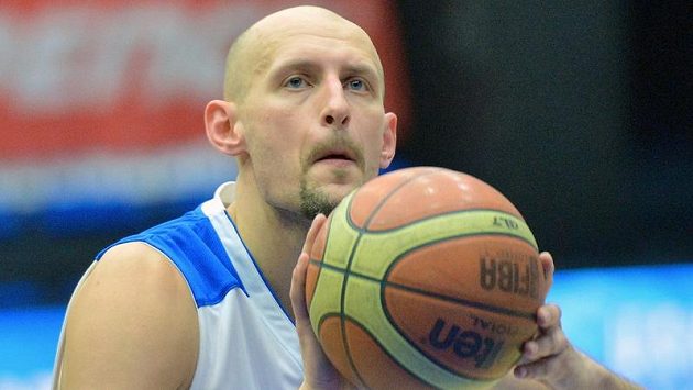 Basketbalista Luboš Bartoň pomohl USK Praha k vítězství v Levicích. Basketbalista Luboš Bartoň pomohl USK Praha k vítězství v Levicích.