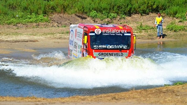 Aleš Loprais s kamiónem Man na trati Silk Way Rallye. Aleš Loprais s kamiónem Man na trati Silk Way Rallye.