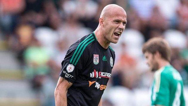 Příbramský útočník Roman Bednář zaznamenal proti Vltavínu hattrick. Příbramský útočník Roman Bednář zaznamenal proti Vltavínu hattrick.