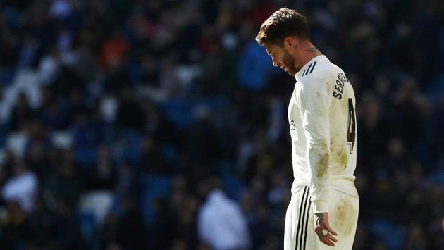 Sergio Ramos z Realu na snímku po vyloučení v utkání s Gironou. Sergio Ramos z Realu na snímku po vyloučení v utkání s Gironou.