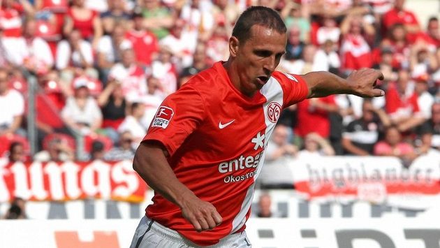 Zdeněk Pospěch z Mohuče byl letos nejvytíženějším českým fotbalistou v bundeslize. Zdeněk Pospěch z Mohuče byl letos nejvytíženějším českým fotbalistou v bundeslize.