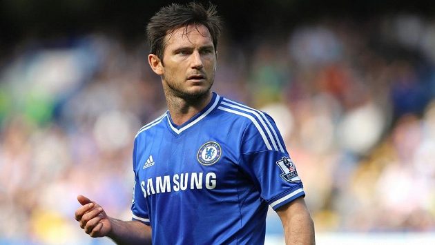 Frank Lampard a Chelsea, tohle spojení platilo dlouhých třináct let. Frank Lampard a Chelsea, tohle spojení platilo dlouhých třináct let.