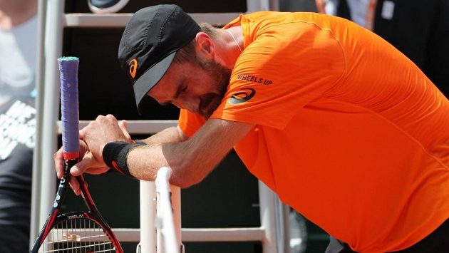 Steve Johnson se po vítězství rozplakal. Steve Johnson se po vítězství rozplakal.