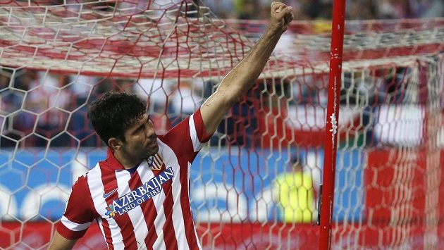 Kanonýr Atlétika Madrid Diego Costa slaví proměněnou penaltu. Kanonýr Atlétika Madrid Diego Costa slaví proměněnou penaltu.
