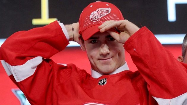 Český hokejista Filip Zadina v dresu Detroitu. Český hokejista Filip Zadina v dresu Detroitu.