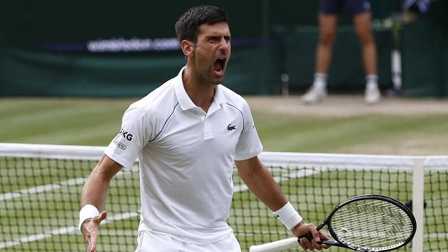 Srb Novak Djokovič po vítězství v semifinále Wimbledonu. Srb Novak Djokovič po vítězství v semifinále Wimbledonu.