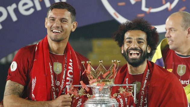 Dejan Lovren (vlevo) a Mohamed Salah při liverpoolských oslavách titulu. Dejan Lovren (vlevo) a Mohamed Salah při liverpoolských oslavách titulu.