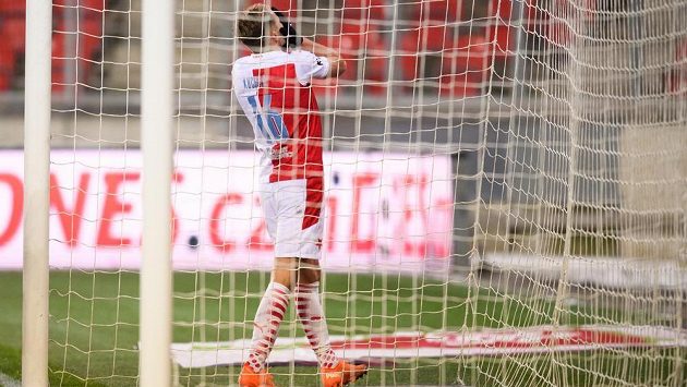 Jan Kuchta ze Slavie Praha oslavuje gól na 2:1 během utkání 15. kola Fortuna ligy. Jan Kuchta ze Slavie Praha oslavuje gól na 2:1 během utkání 15. kola Fortuna ligy.