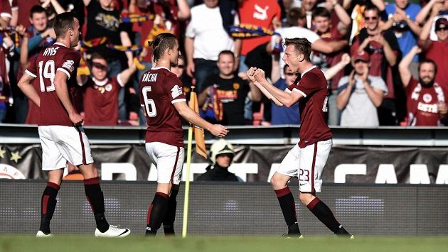 Prvenství v Poháru České pošty obhajují fotbalisté Sparty. Prvenství v Poháru České pošty obhajují fotbalisté Sparty.