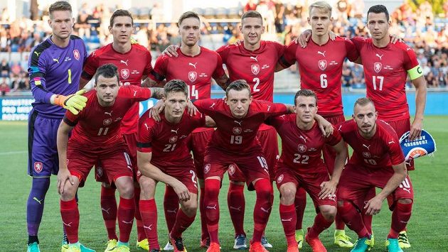 Mužstvo české reprezentace před utkáním s Arménií. Mužstvo české reprezentace před utkáním s Arménií.
