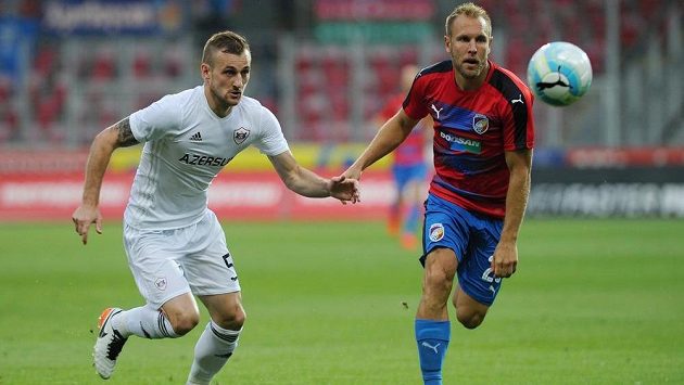 Maxim Medveděv (vlevo) z Karabachu a Daniel Kolář z Plzně. Maxim Medveděv (vlevo) z Karabachu a Daniel Kolář z Plzně.