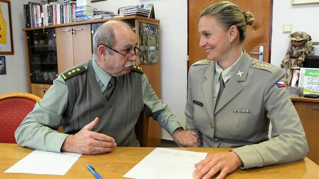 Barbora Špotáková s ředitelem ASC Dukla Jaroslavem Priščákem. Barbora Špotáková s ředitelem ASC Dukla Jaroslavem Priščákem.