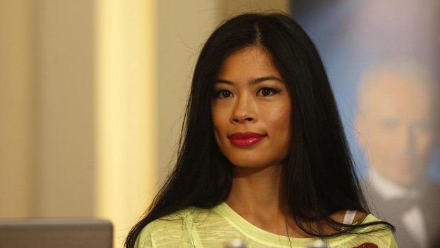 Houslová virtuoska Vanessa Mae na tiskové konferenci před pražským koncertem. Houslová virtuoska Vanessa Mae na tiskové konferenci před pražským koncertem.