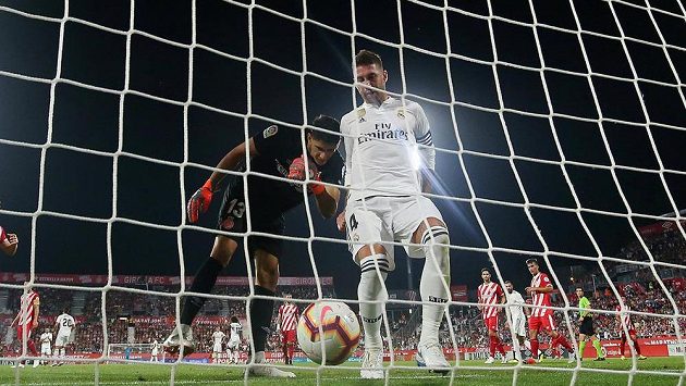 Sergio Ramos z Realu nechybí v nominaci do fotbalové jedenáctky roku. Sergio Ramos z Realu nechybí v nominaci do fotbalové jedenáctky roku.