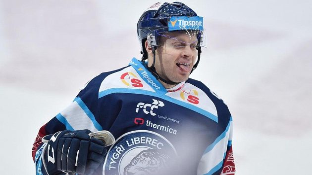 Autor prvního gólu Tyler Redenbach z Liberce. Autor prvního gólu Tyler Redenbach z Liberce.
