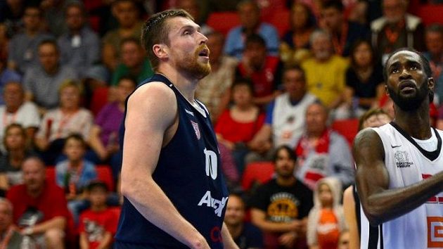 Bývalý reprezentant Pavel Houška ukončil v 36 letech kariéru Bývalý reprezentant Pavel Houška ukončil v 36 letech kariéru