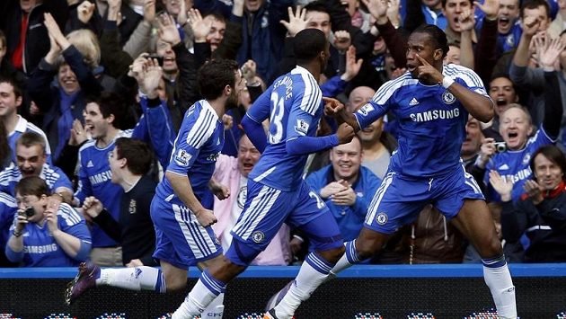 Didier Drogba z Chelsea (vpravo) se raduje ze svého stého gólu v Premier League. Didier Drogba z Chelsea (vpravo) se raduje ze svého stého gólu v Premier League.