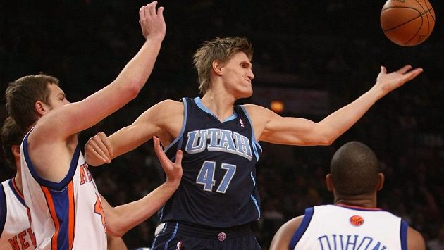 Ruský basketbalista Andrej Kirilenko v NBA ještě v dresu Utahu. Ruský basketbalista Andrej Kirilenko v NBA ještě v dresu Utahu.