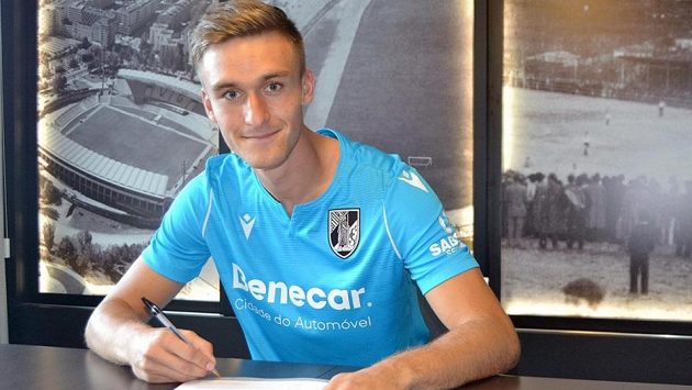 Brankář Matouš Trmal přestoupil do portugalského klubu Vitória Guimaraes. Brankář Matouš Trmal přestoupil do portugalského klubu Vitória Guimaraes.