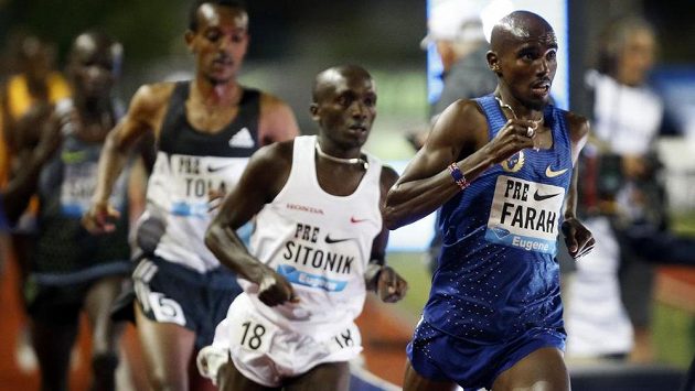 Britský běžec Mo Farah při závodě na 10 km během Diamantové ligy v americkém Eugene. Britský běžec Mo Farah při závodě na 10 km během Diamantové ligy v americkém Eugene.