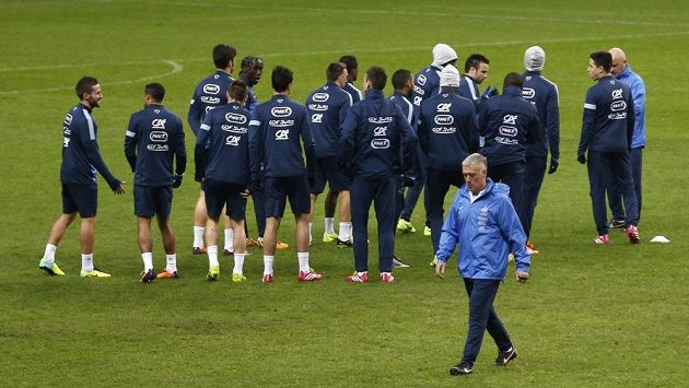 Trenér Didier Deschamps se s reprezentačním týmem Francie připravuje na barážovou odvetu proti Ukrajině. Trenér Didier Deschamps se s reprezentačním týmem Francie připravuje na barážovou odvetu proti Ukrajině.