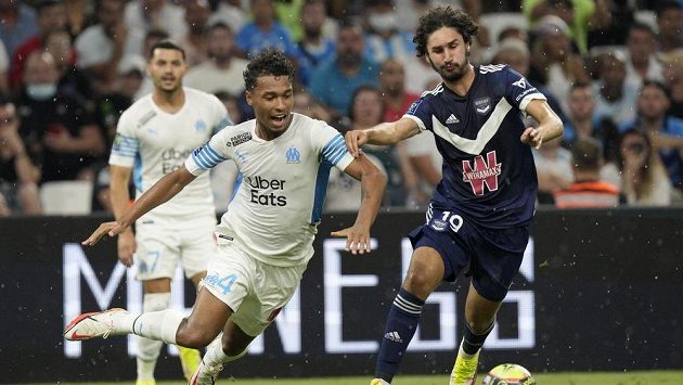 Boubacar Kamara (vlevo) z Marseille a Yacine Adli z Bordeaux, ilustrační foto. Boubacar Kamara (vlevo) z Marseille a Yacine Adli z Bordeaux, ilustrační foto.