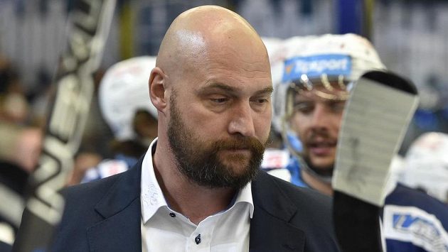 Šéf brněnské střídačky a majitel Komety Libor Zábranský. Šéf brněnské střídačky a majitel Komety Libor Zábranský.